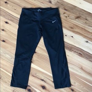 Like new Nike cropped running tights